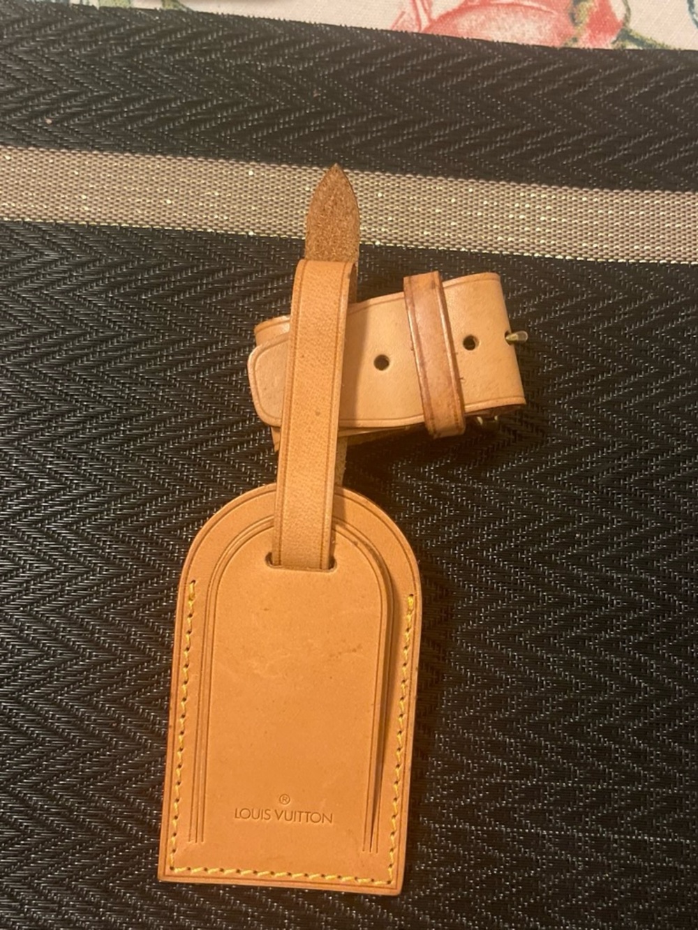 Preowned Louis Vuitton Tan Leather Luggage Tag with Strap.